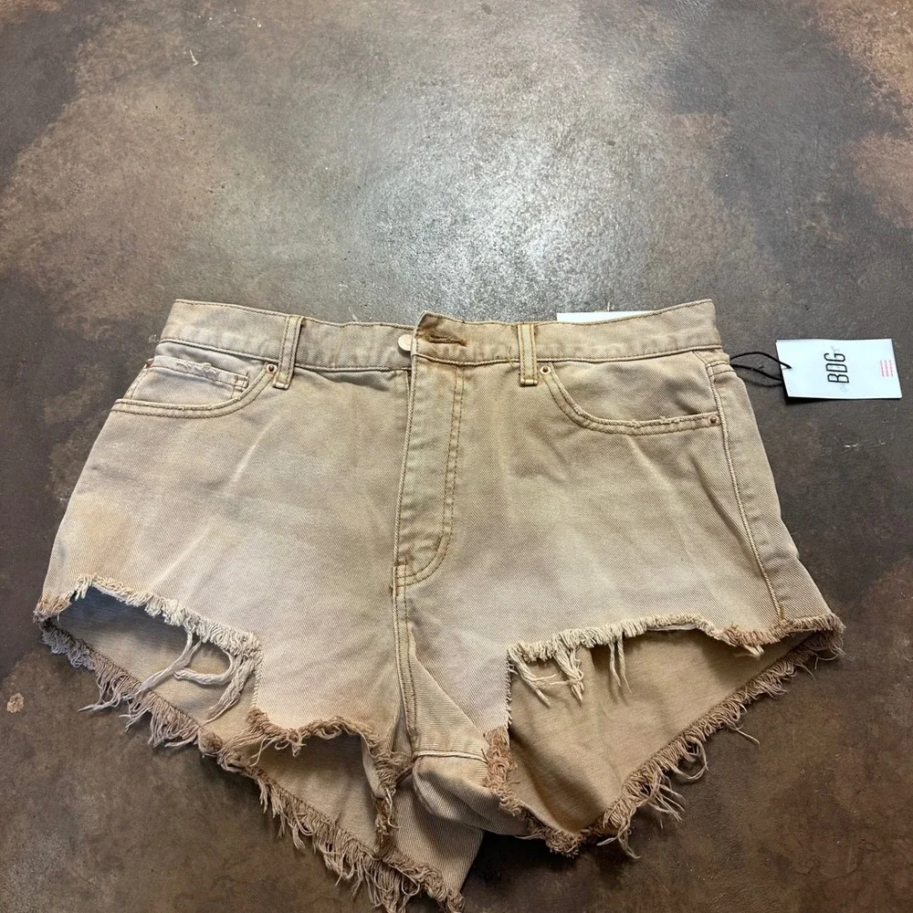 BDG‎ Cheeky Denim Shorts Frayed Hem Casual Tan Urban Outfitters Size 32